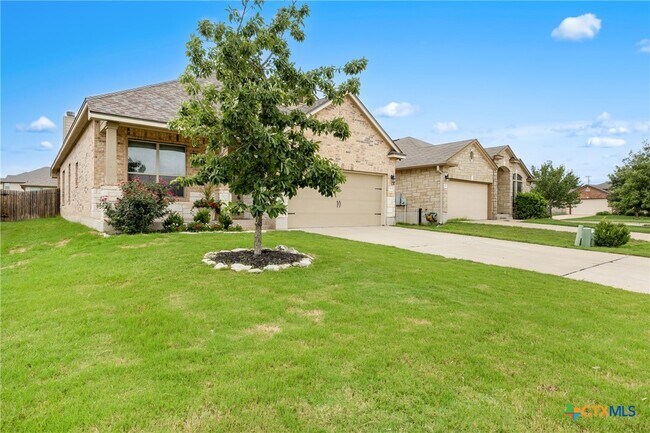 Building Photo - 1414 Fawn Lily Dr