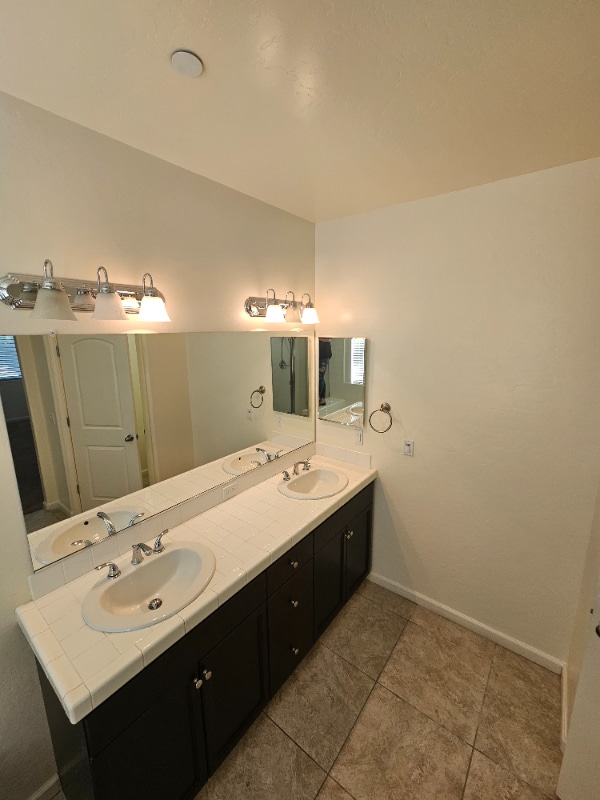 Building Photo - 2908 S Oakhurst Ct