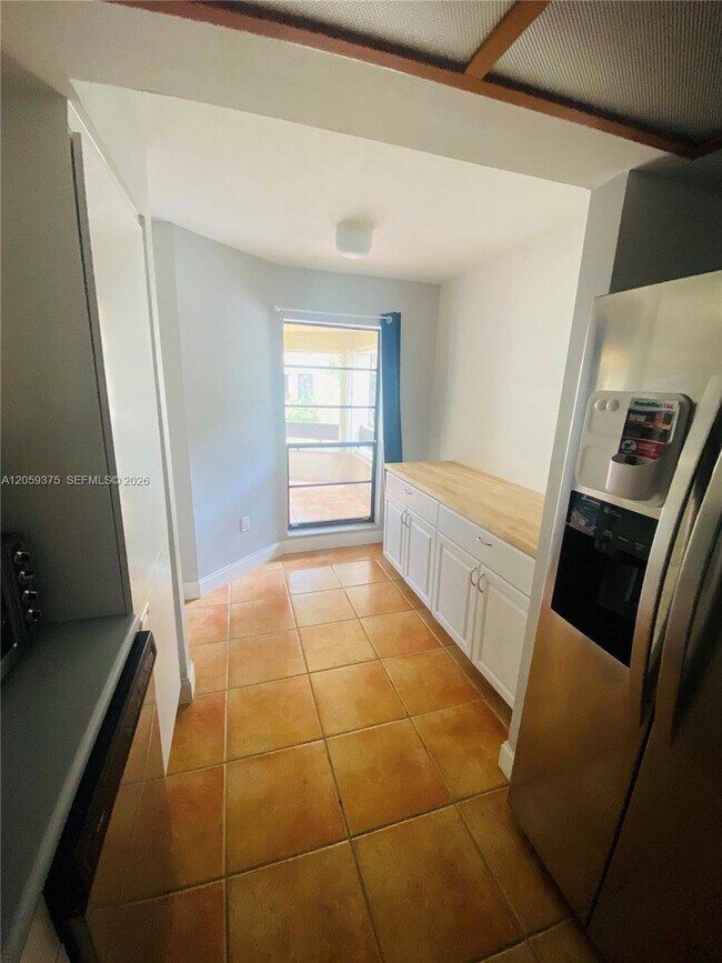 Building Photo - 8810 SW 123rd Ct