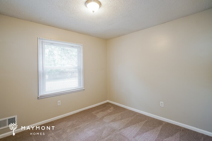 Building Photo - 212 Raintree Dr