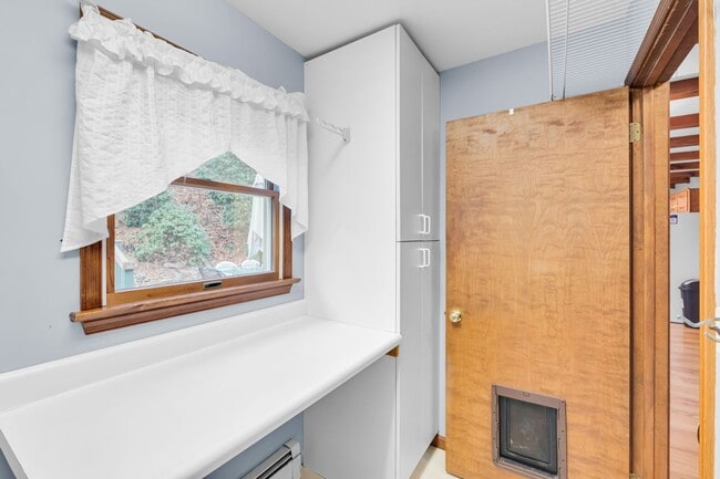 Building Photo - Family-Friendly 4-Bed Home with Pet-Friendly Yard and Pool in a Quiet Neighborhood