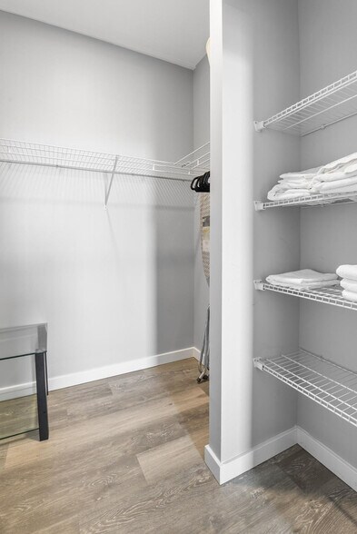 Building Photo - 95 Broadway-SI ID1240343P