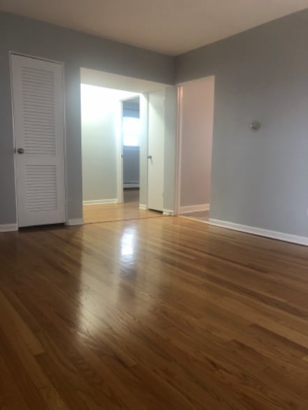 Building Photo - 6044 N Melvina Ave