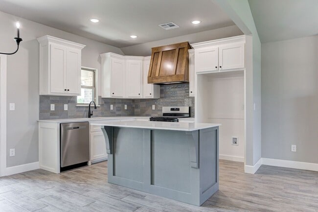 Building Photo - Brand New Home In Noble!