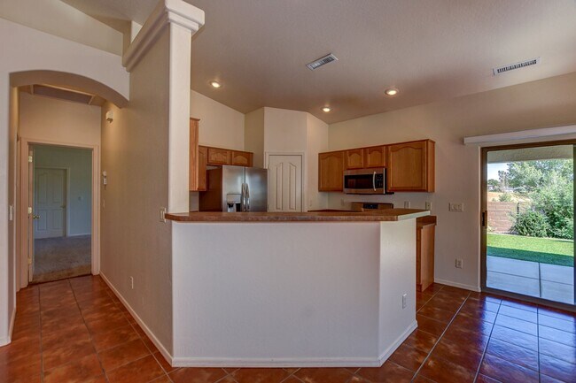 Building Photo - 5879 N Bronco Ln