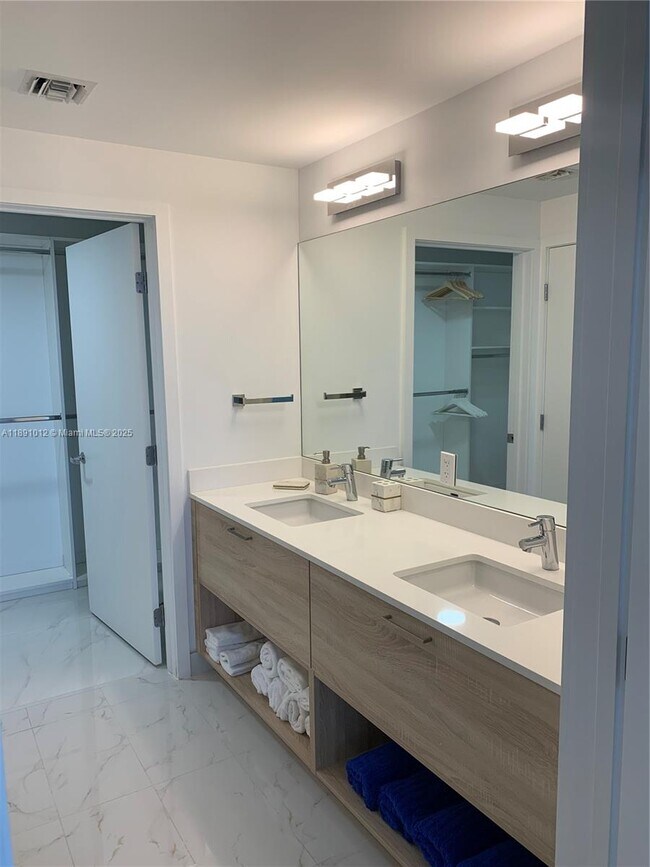 Building Photo - 16385 Biscayne Blvd