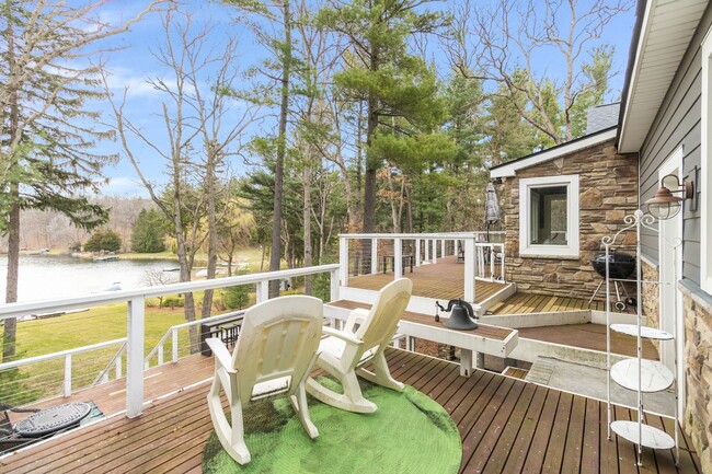 Building Photo - Stunning 5-Bed, 4.5-Bath Custom Home on Du...