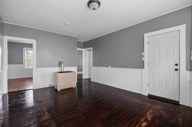 Building Photo - 646 Birch St