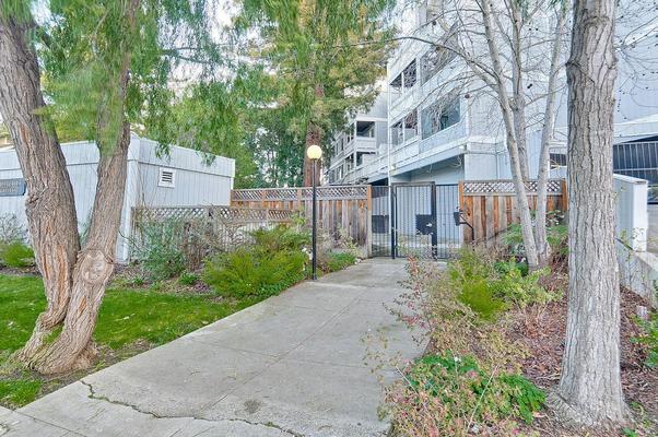 Building Photo - 725 Mariposa Ave.
