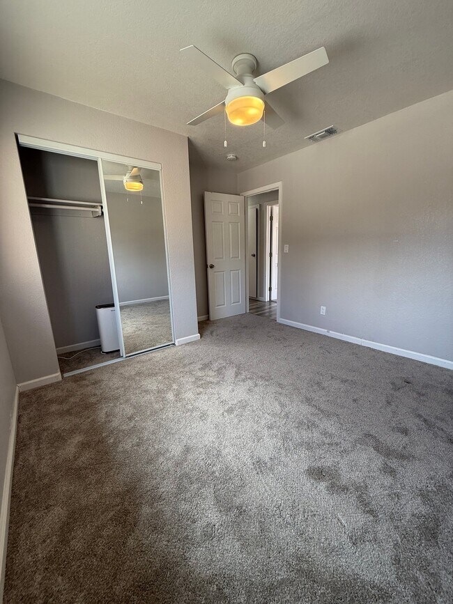Building Photo - 307 Livoti Ave
