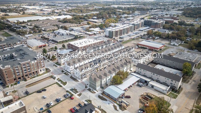 Building Photo - 251 S Mill St