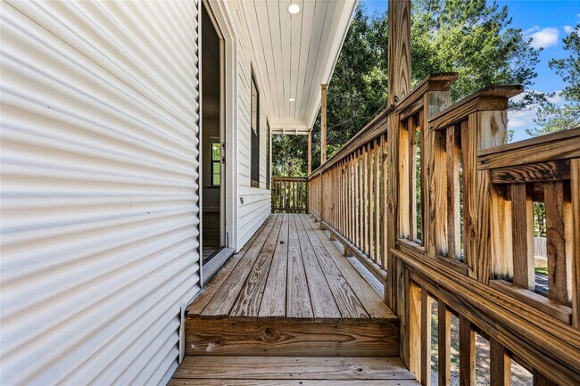 Building Photo - 10423 Deer Lake Lodge Rd