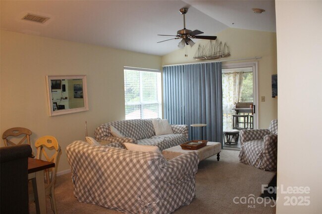 Building Photo - 763 Southwest Dr