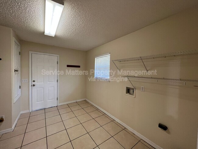 Building Photo - 6069 Breckenridge Dr