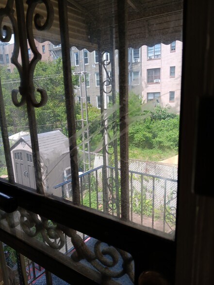 Balcony & Backyard - 2408 28th St