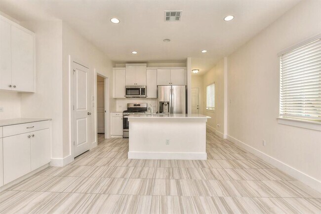 Building Photo - 420 White Steppe Way