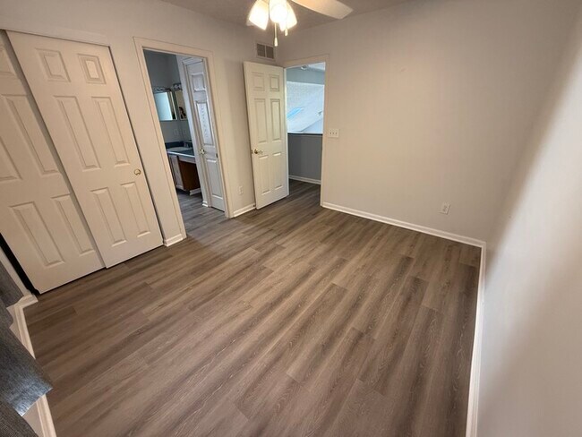 Building Photo - Updated 3 Bed, 2.5 Bath Home