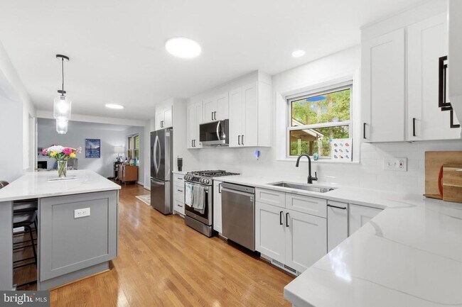 Building Photo - 6605 Grey Fox Dr