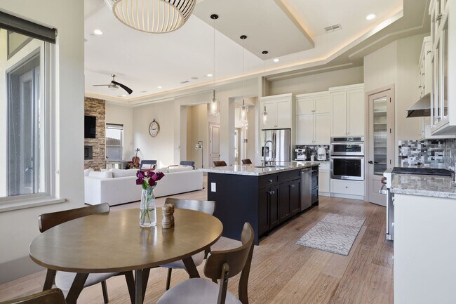 Building Photo - 3813 Calverhall Way