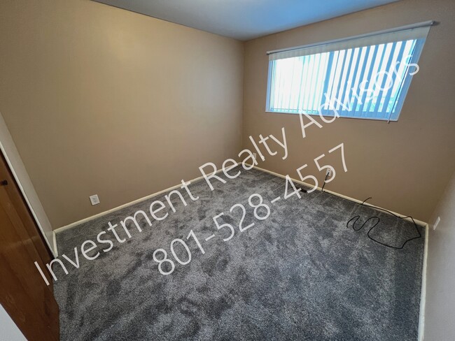 Building Photo - Two-Bedroom Apartment in South Salt Lake!