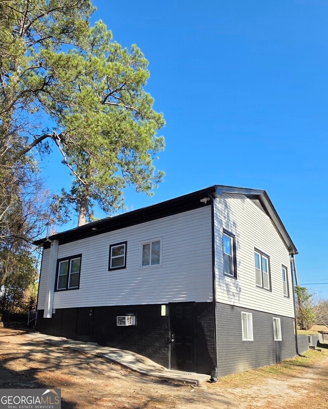 Building Photo - 1156 Clinton Rd