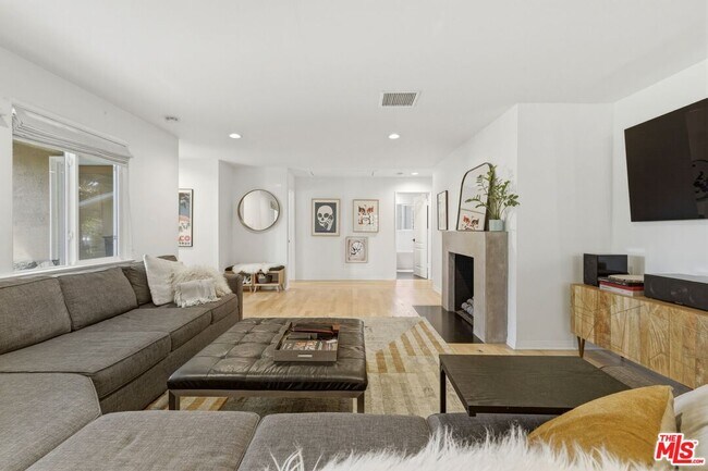 Building Photo - 5208 Woodman Ave