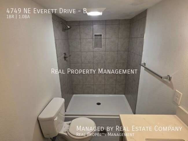 Building Photo - 4749 NE Everett Dr