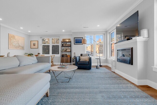 Building Photo - 1721 Centre St