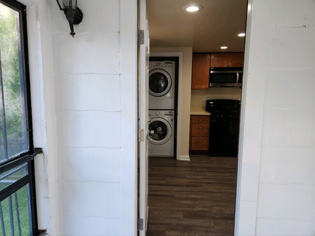 Building Photo - 2701 Woodsdale Ave