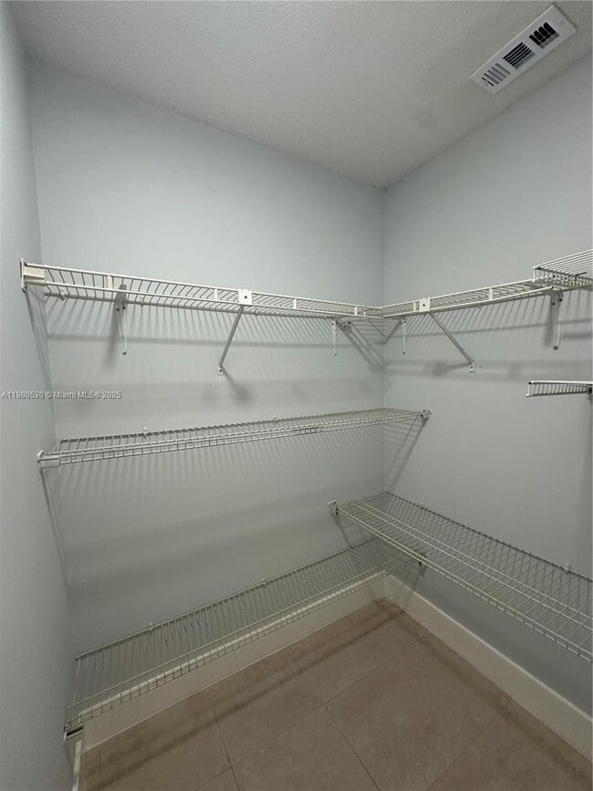 Building Photo - 10295 Hidden Springs Ct