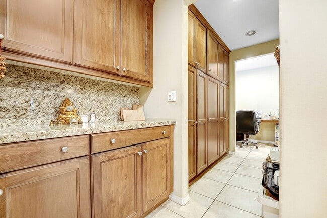 Building Photo - 26525 Craftsmen Ct