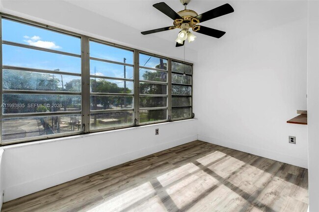 Building Photo - 285 NE 191st St