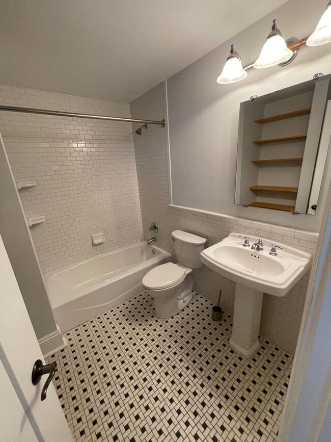 Building Photo - 2BD/2BA Uptown near Tulane