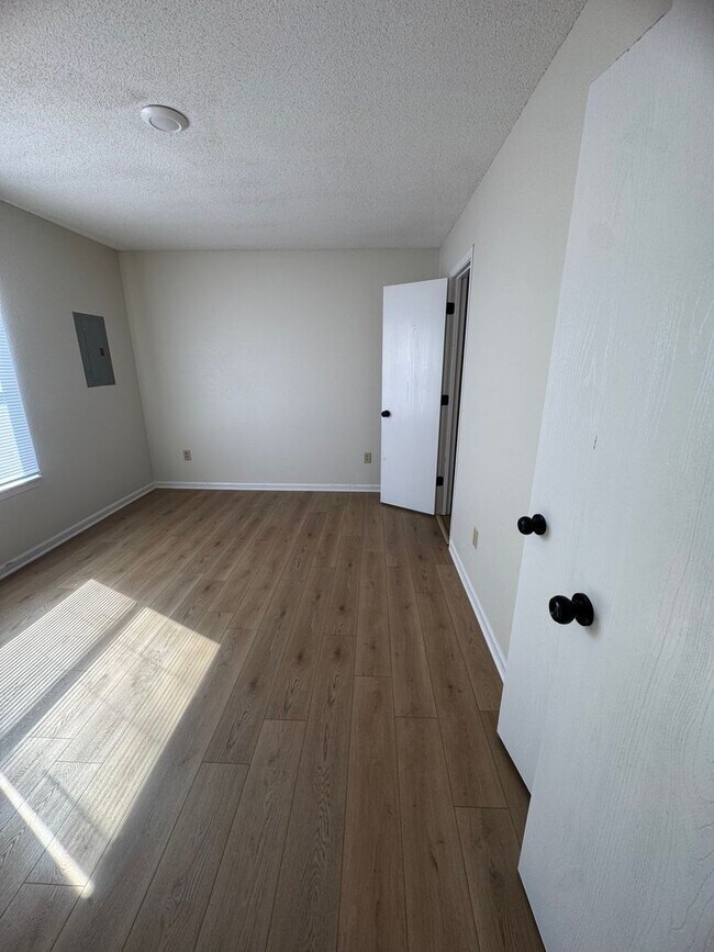 Building Photo - 675-677 W. Country Squire Ct.