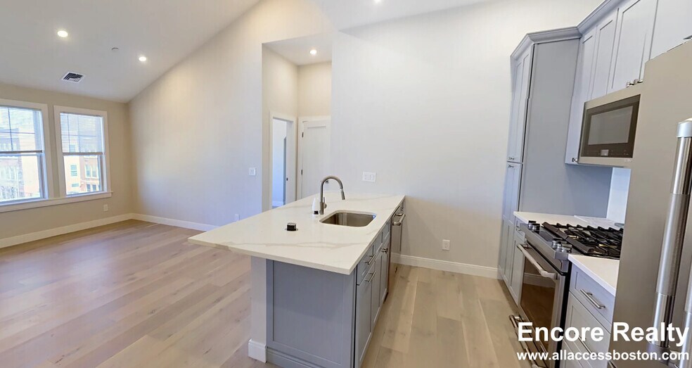 Building Photo - 32 Cummins Hwy