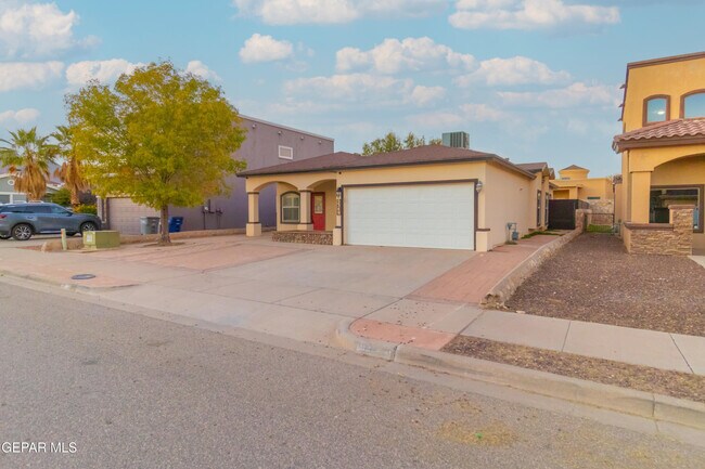 Building Photo - 5349 Jose Duran Ln