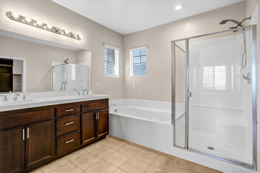 Building Photo - 12535 Melon Dr