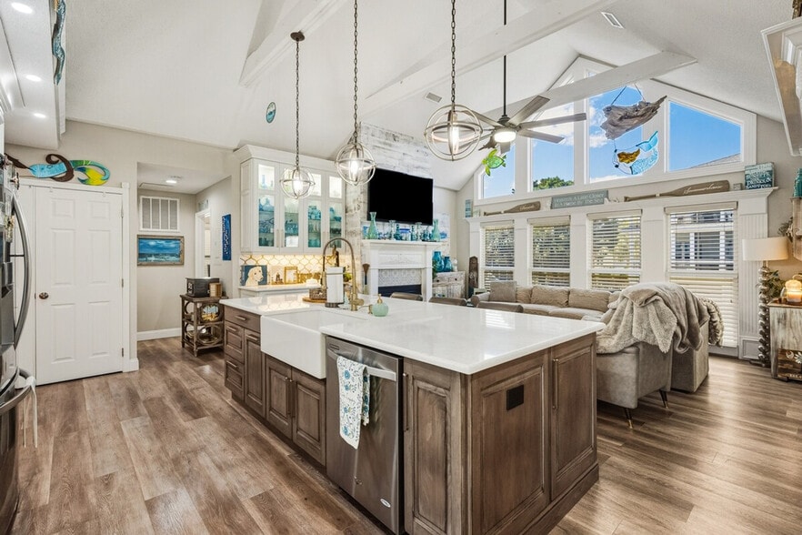 Building Photo - 601 Hazard St