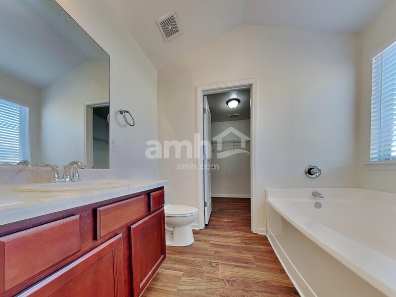 Building Photo - 147 Biscayne Terrace