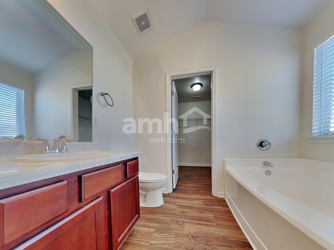 Building Photo - 147 Biscayne Terrace