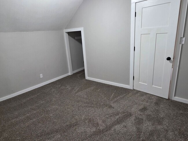 Building Photo - Newly renovated 3 bedroom house
