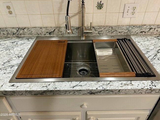 Building Photo - 8063 E Glenrosa Ave