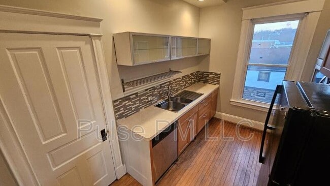 Building Photo - 1604 Greenup St
