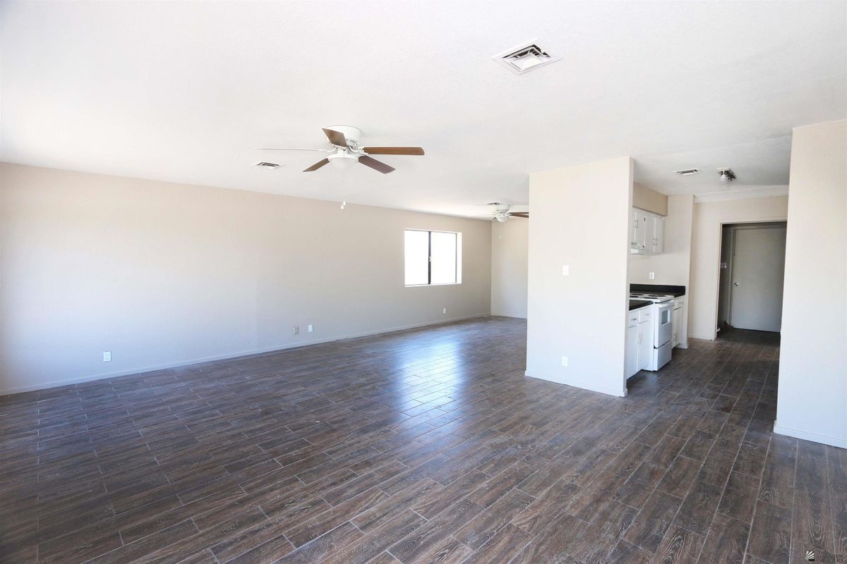 Building Photo - 1276 S Pagent Ave