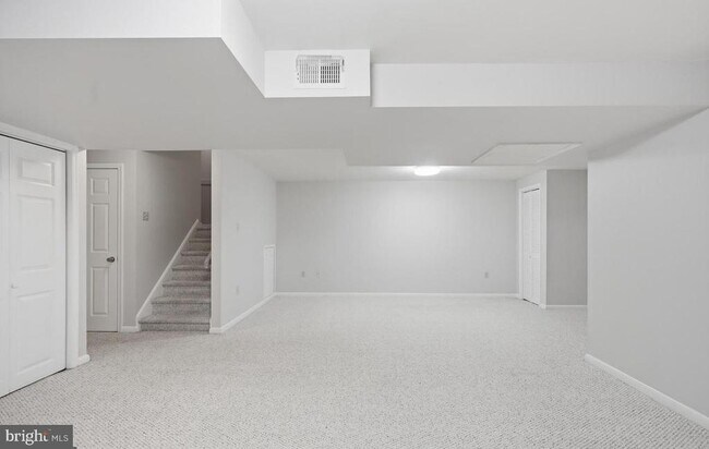Building Photo - 362 Hamilton Dr