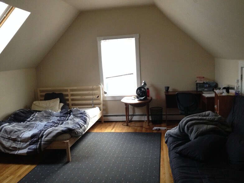 Building Photo - 72 Calumet St