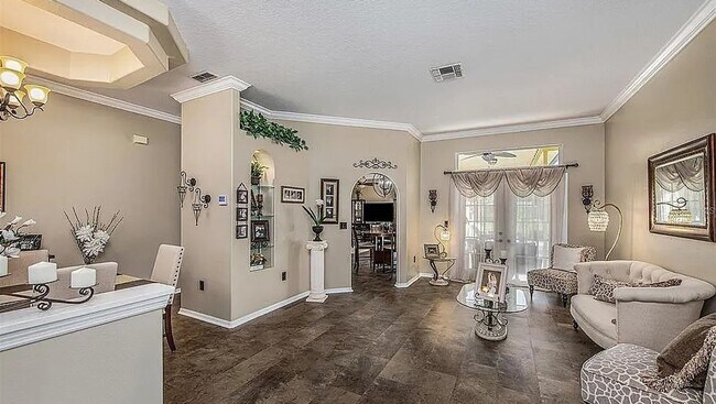 Building Photo - Beautifully updated Pool Home!!