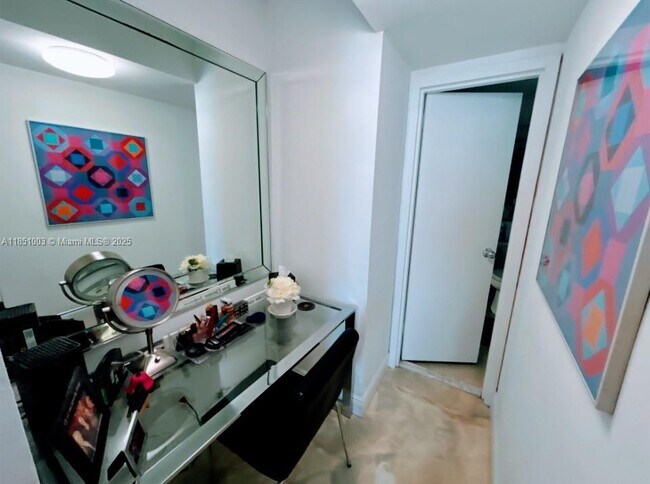 Building Photo - 2030 S Ocean Dr