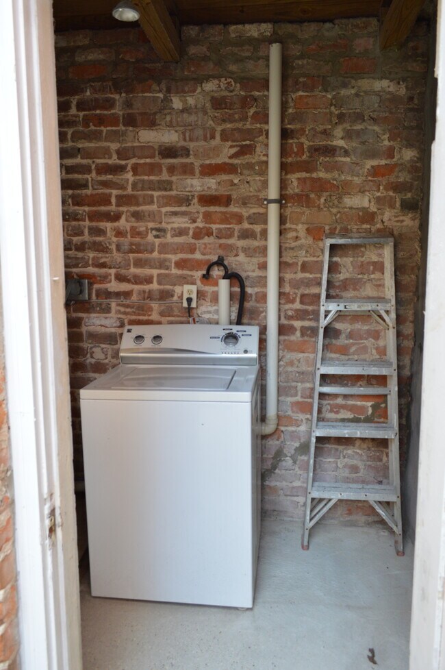 Laundry room - 626 St Ferdinand St