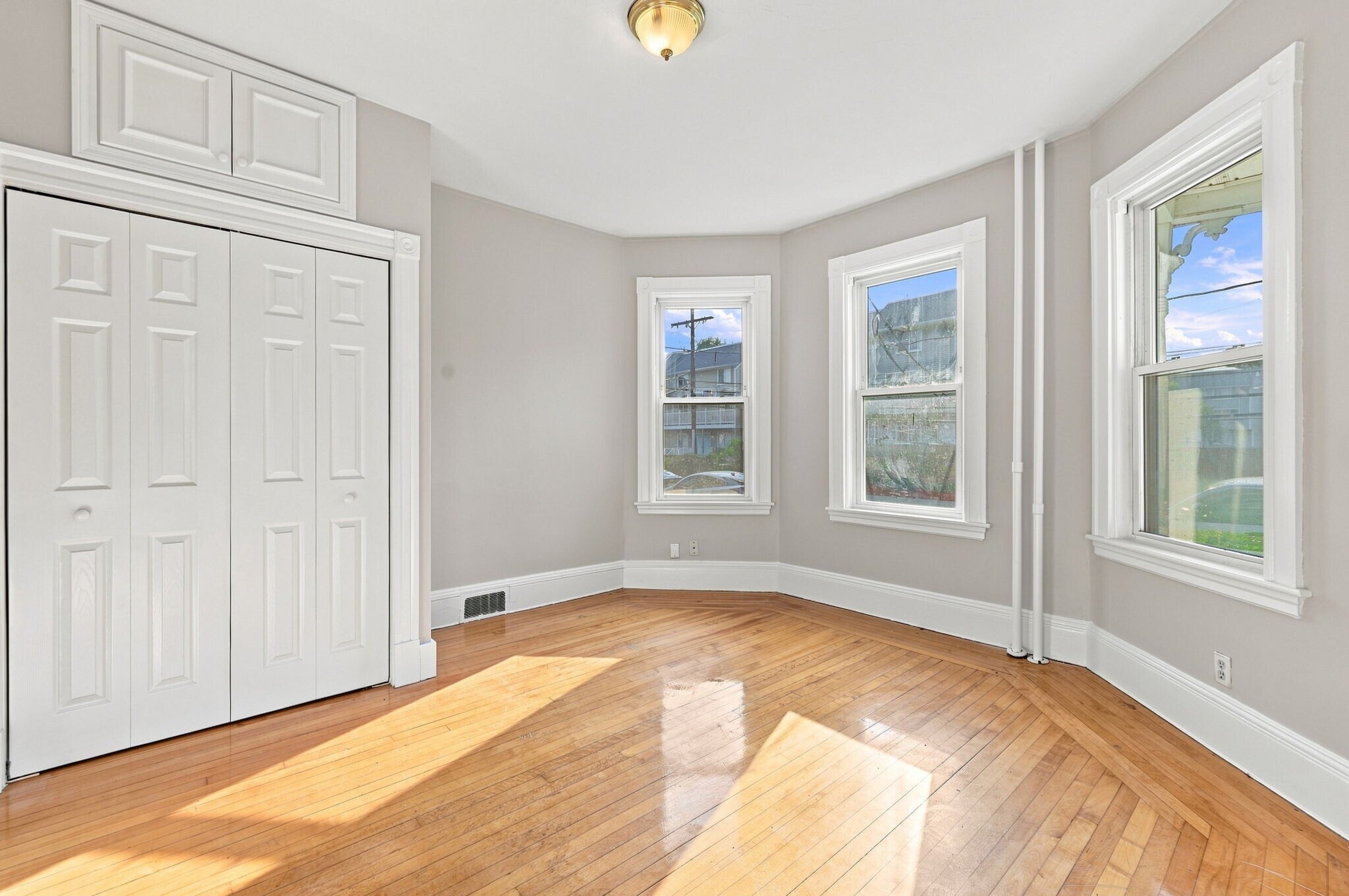 Building Photo - 147 Murdock St